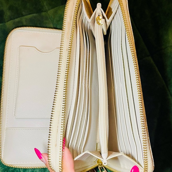 *RARE* Michael Kors Beige Monogram Wristlet Large Phone Clutch - Picture 4 of 14